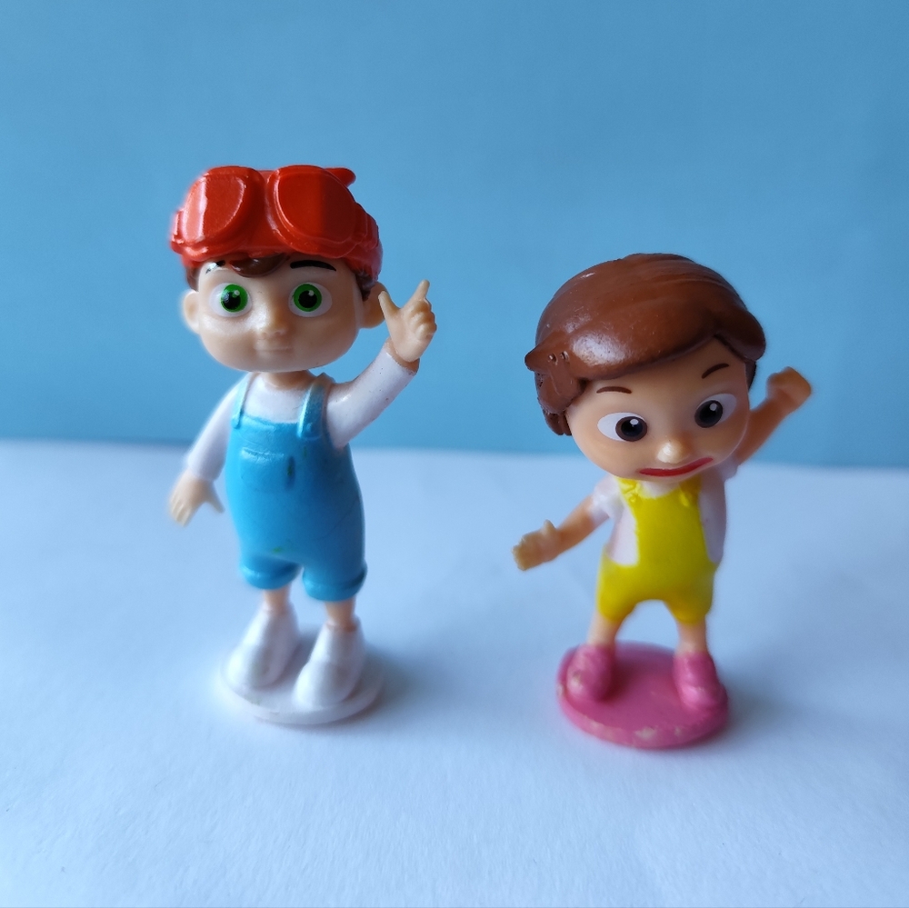 3/$20💗Cocomelon Family Figure Cake Topper lot of 2